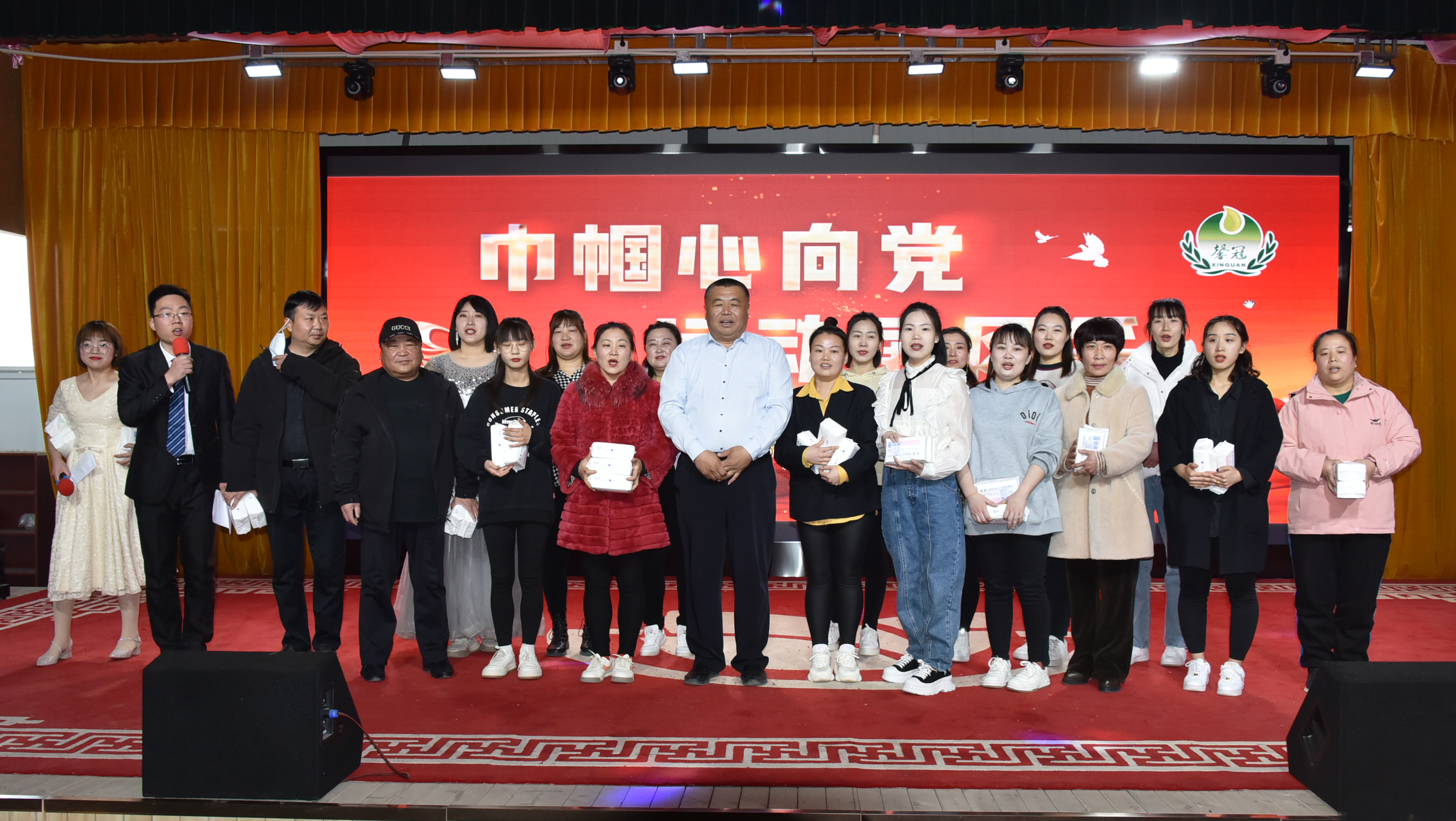 巾幗心向黨，運(yùn)動(dòng)展風(fēng)采